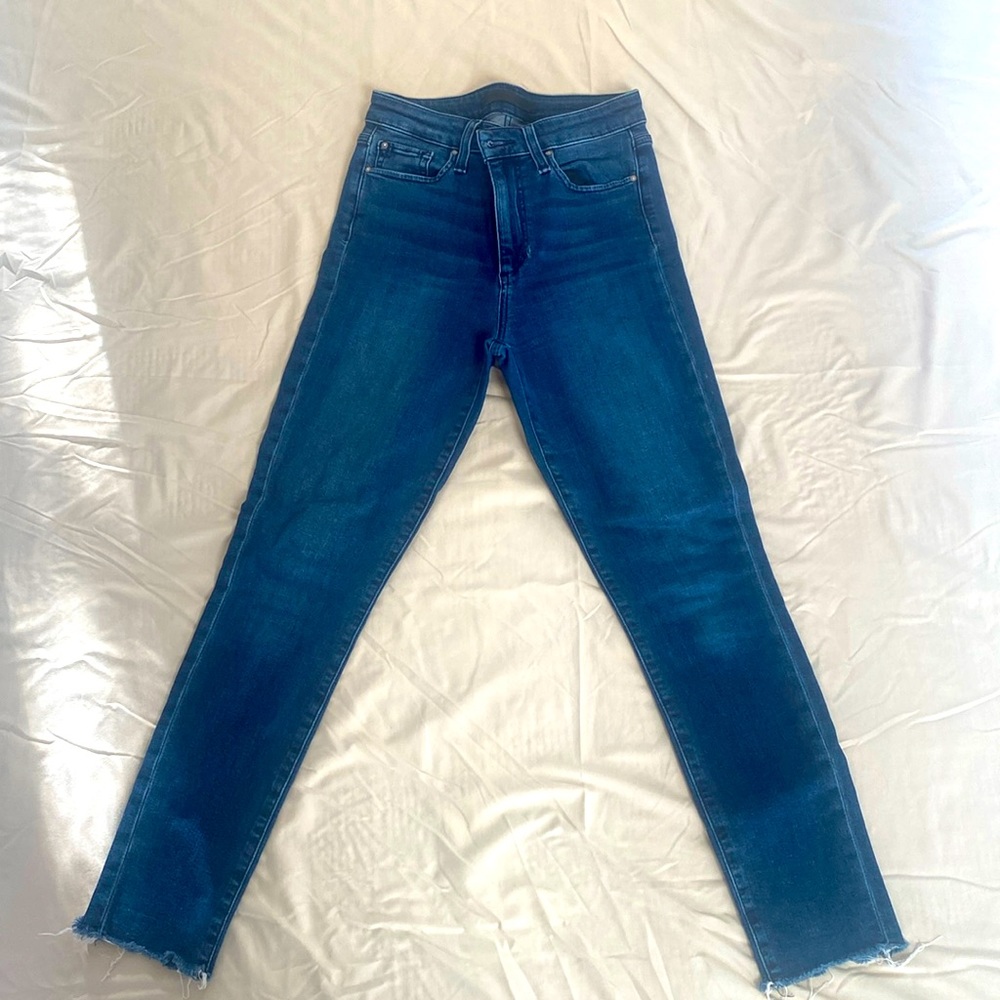 JOE’s denim. The Charlie high rise skinny crop. Size 25. Dark blue color.